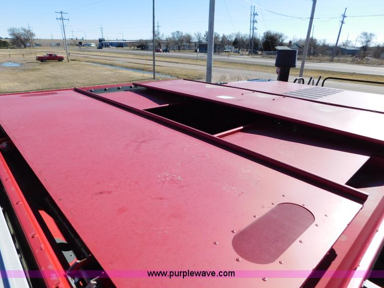 image for item J6832 2009 Massey-Ferguson 9795 combine