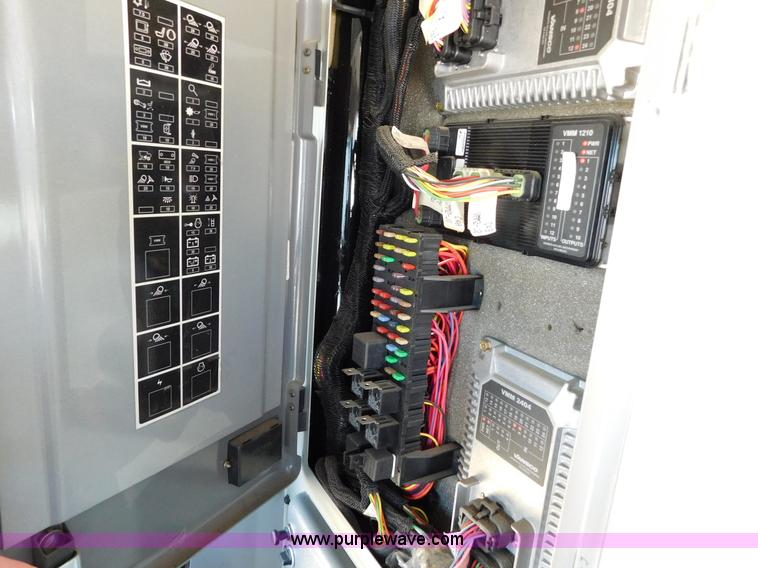 image for item J6832 2009 Massey-Ferguson 9795 combine