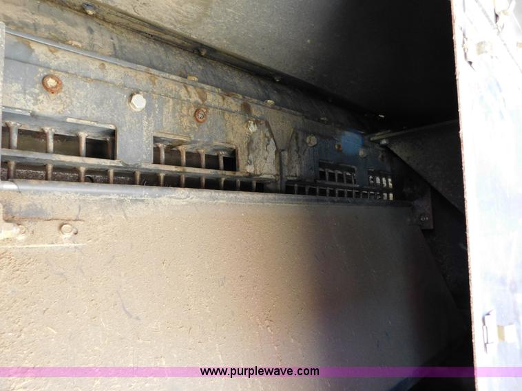 image for item J6832 2009 Massey-Ferguson 9795 combine