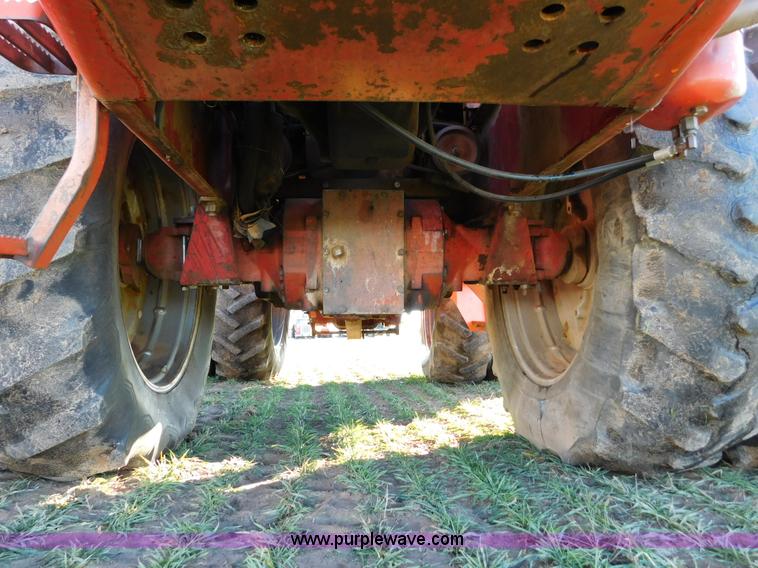 image for item J6835 1976 Massey-Ferguson 1805 4WD tractor