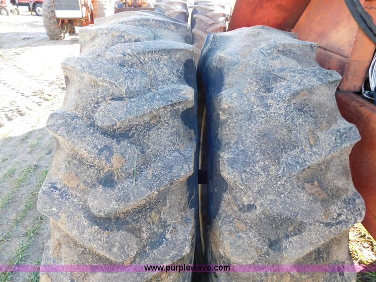 image for item J6835 1976 Massey-Ferguson 1805 4WD tractor