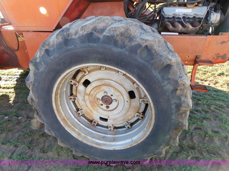 image for item J6835 1976 Massey-Ferguson 1805 4WD tractor