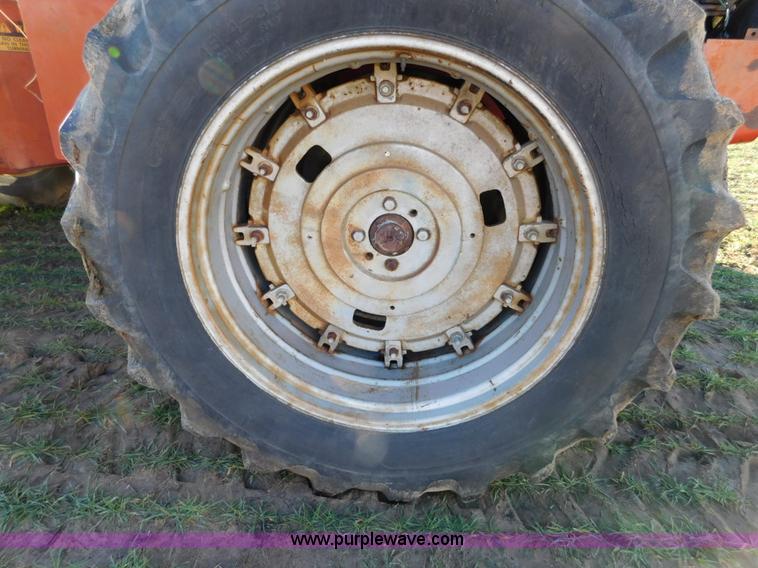 image for item J6835 1976 Massey-Ferguson 1805 4WD tractor