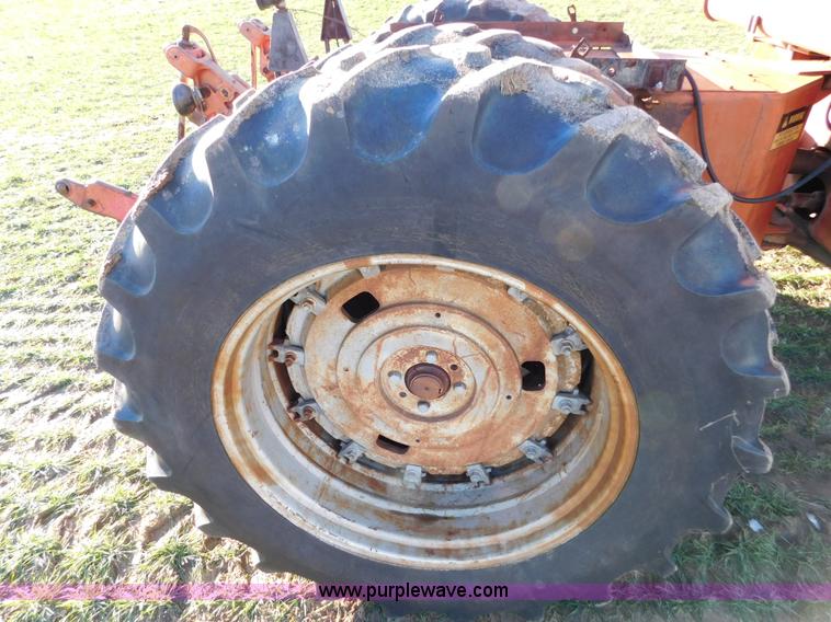 image for item J6835 1976 Massey-Ferguson 1805 4WD tractor