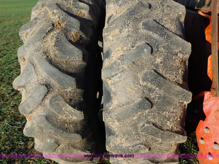 image for item J6835 1976 Massey-Ferguson 1805 4WD tractor