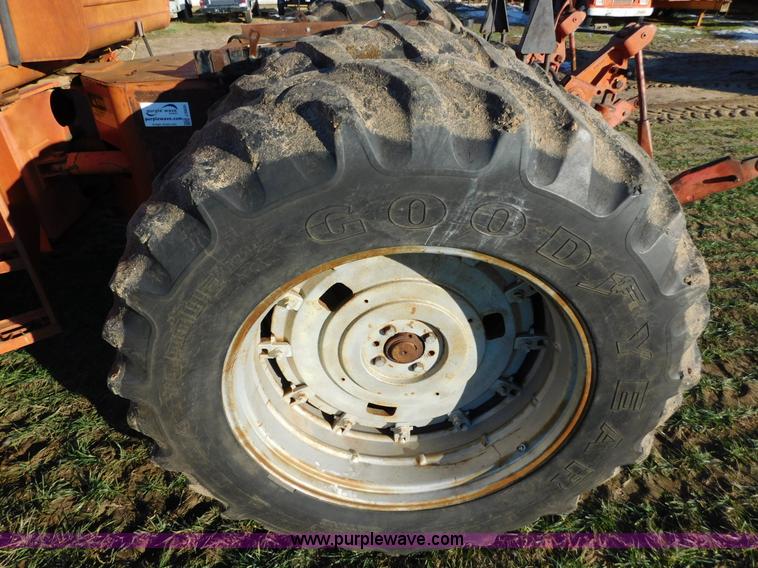 image for item J6835 1976 Massey-Ferguson 1805 4WD tractor