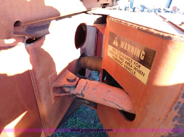 image for item J6835 1976 Massey-Ferguson 1805 4WD tractor