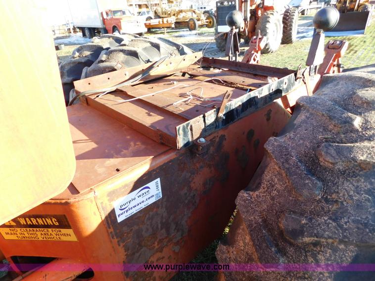 image for item J6835 1976 Massey-Ferguson 1805 4WD tractor