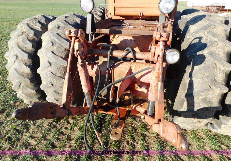 image for item J6835 1976 Massey-Ferguson 1805 4WD tractor