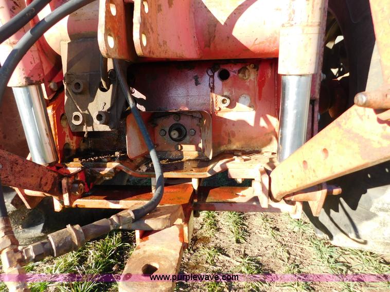 image for item J6835 1976 Massey-Ferguson 1805 4WD tractor