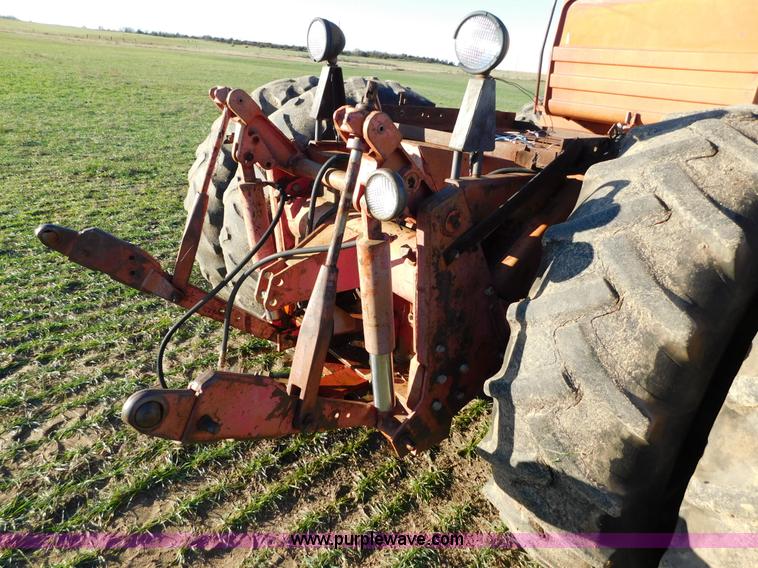 image for item J6835 1976 Massey-Ferguson 1805 4WD tractor