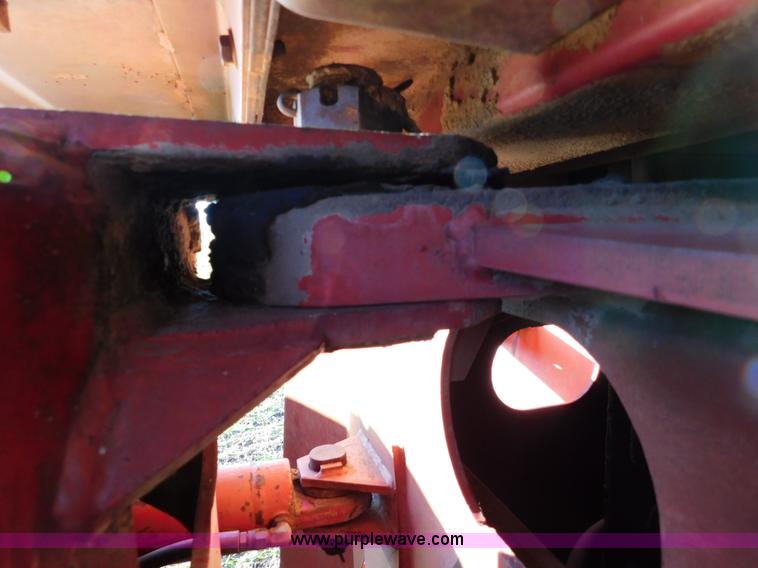 image for item J6835 1976 Massey-Ferguson 1805 4WD tractor