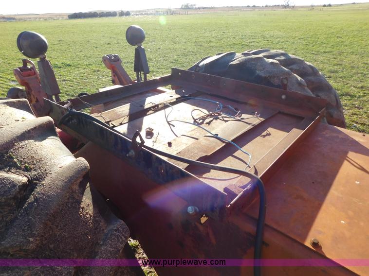 image for item J6835 1976 Massey-Ferguson 1805 4WD tractor