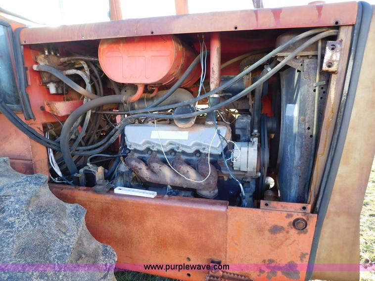 image for item J6835 1976 Massey-Ferguson 1805 4WD tractor