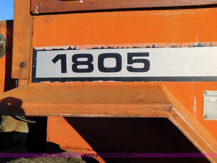 image for item J6835 1976 Massey-Ferguson 1805 4WD tractor