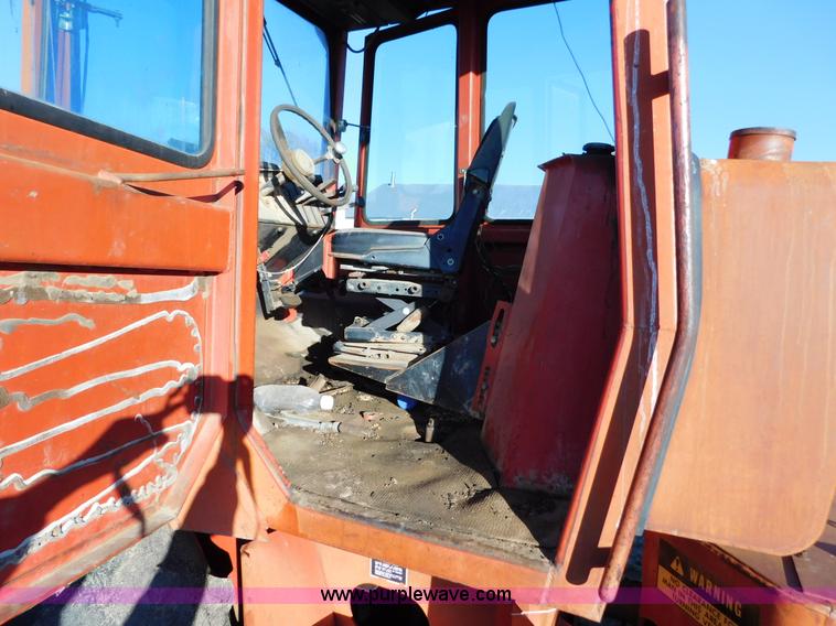 image for item J6835 1976 Massey-Ferguson 1805 4WD tractor