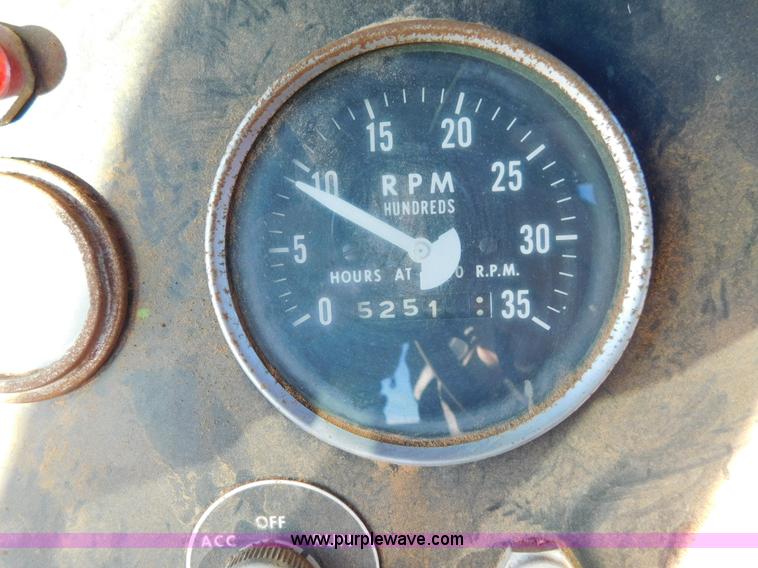 image for item J6835 1976 Massey-Ferguson 1805 4WD tractor