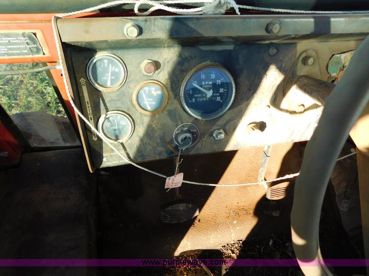 image for item J6835 1976 Massey-Ferguson 1805 4WD tractor