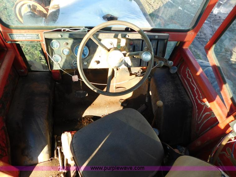 image for item J6835 1976 Massey-Ferguson 1805 4WD tractor