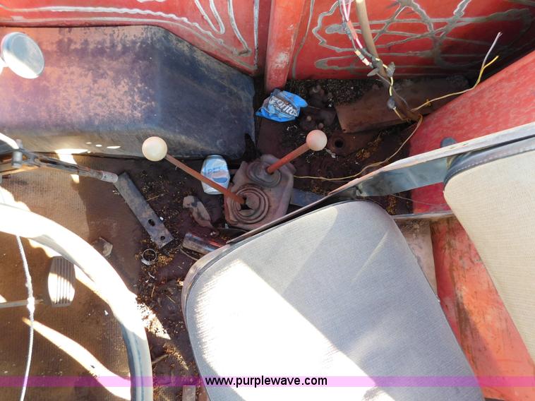 image for item J6835 1976 Massey-Ferguson 1805 4WD tractor