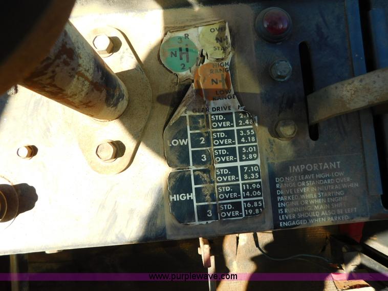 image for item J6835 1976 Massey-Ferguson 1805 4WD tractor