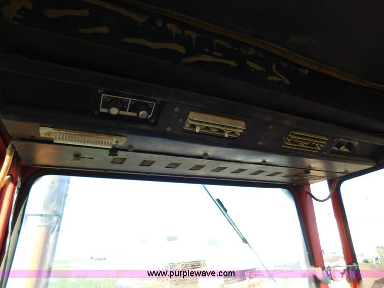 image for item J6835 1976 Massey-Ferguson 1805 4WD tractor