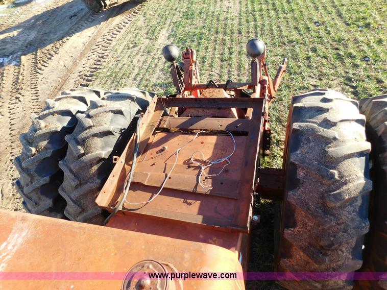 image for item J6835 1976 Massey-Ferguson 1805 4WD tractor