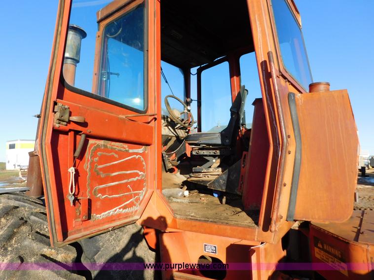 image for item J6835 1976 Massey-Ferguson 1805 4WD tractor