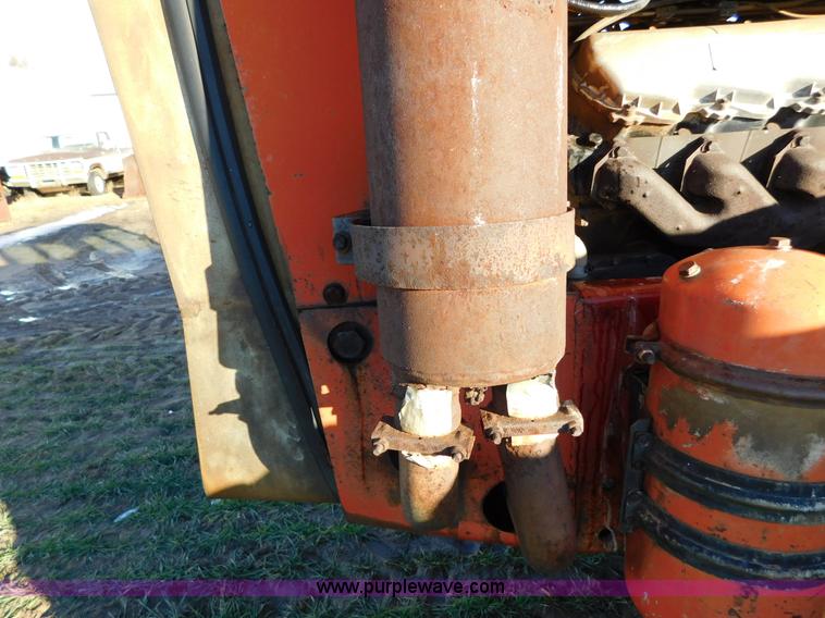 image for item J6835 1976 Massey-Ferguson 1805 4WD tractor