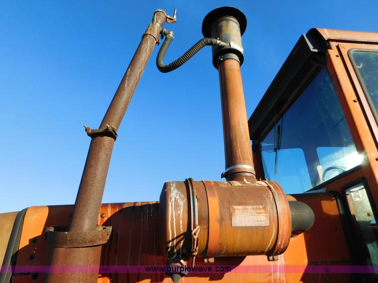 image for item J6835 1976 Massey-Ferguson 1805 4WD tractor