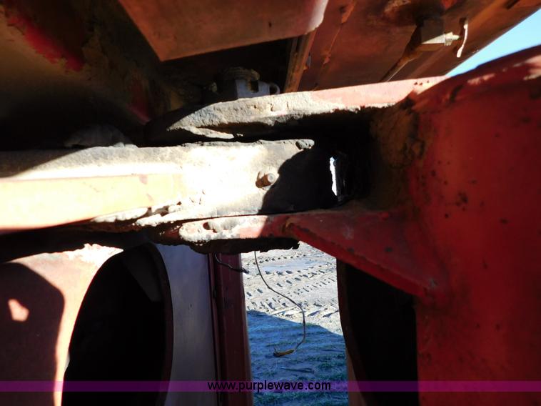 image for item J6835 1976 Massey-Ferguson 1805 4WD tractor