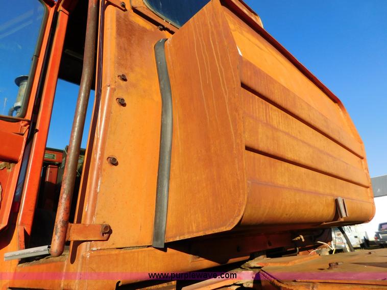 image for item J6835 1976 Massey-Ferguson 1805 4WD tractor