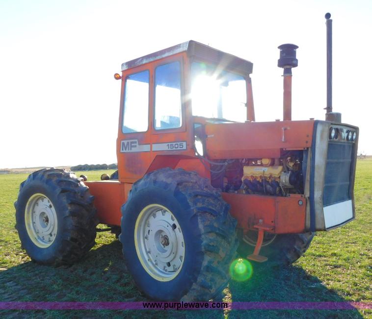 image for item J6836 1974 Massey-Ferguson 1505 4WD tractor