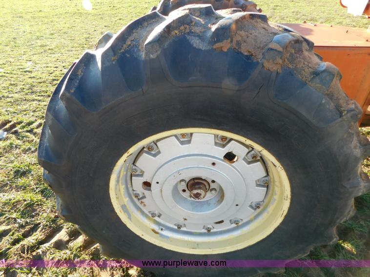 image for item J6836 1974 Massey-Ferguson 1505 4WD tractor