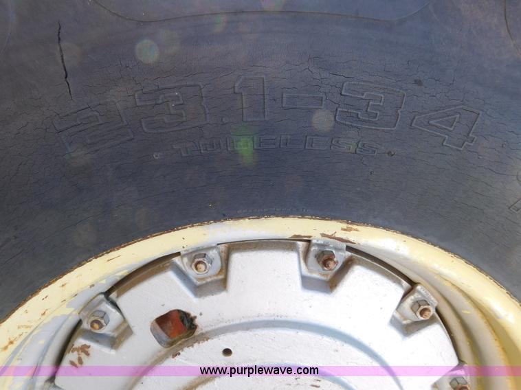 image for item J6836 1974 Massey-Ferguson 1505 4WD tractor