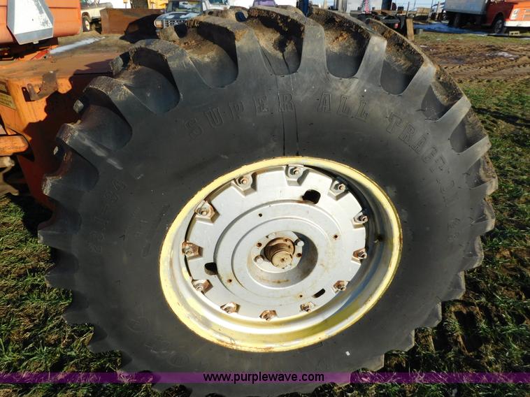 image for item J6836 1974 Massey-Ferguson 1505 4WD tractor