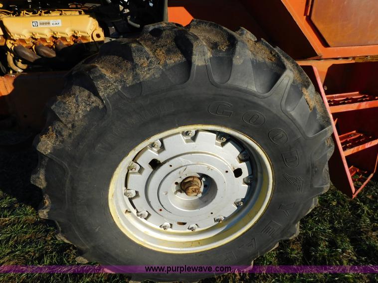 image for item J6836 1974 Massey-Ferguson 1505 4WD tractor