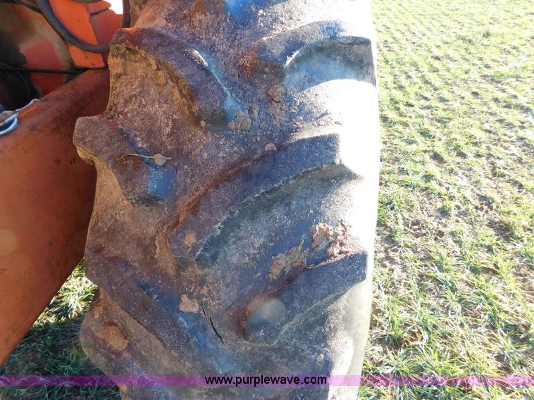 image for item J6836 1974 Massey-Ferguson 1505 4WD tractor