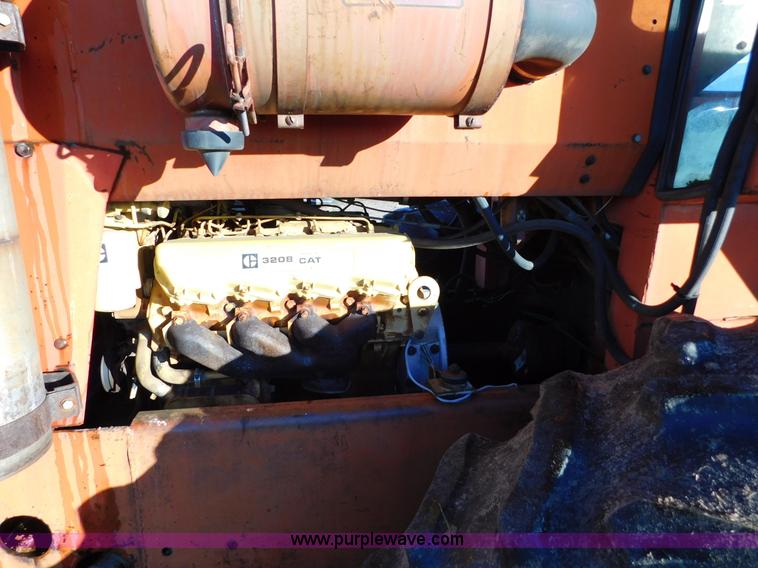 image for item J6836 1974 Massey-Ferguson 1505 4WD tractor