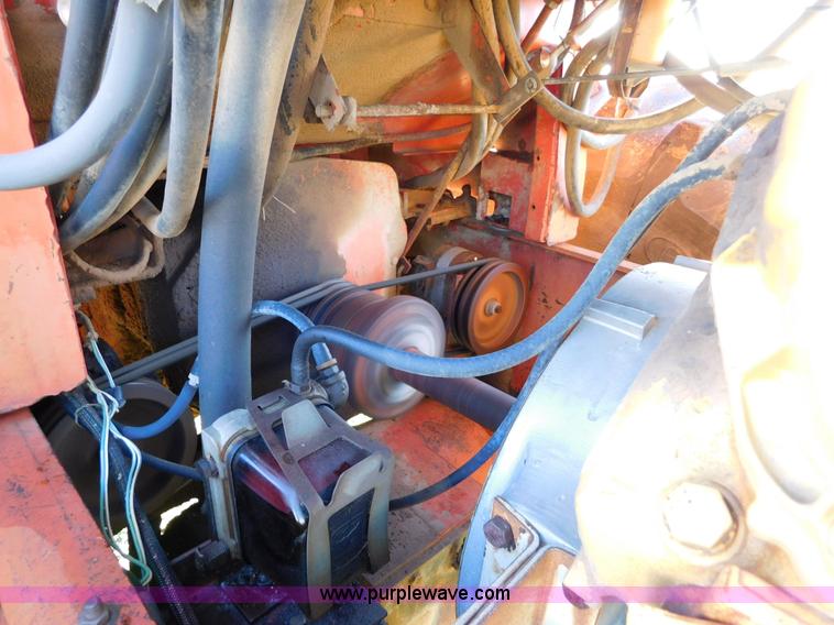 image for item J6836 1974 Massey-Ferguson 1505 4WD tractor