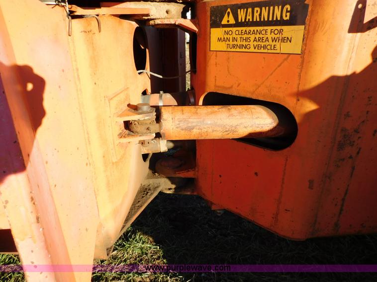 image for item J6836 1974 Massey-Ferguson 1505 4WD tractor