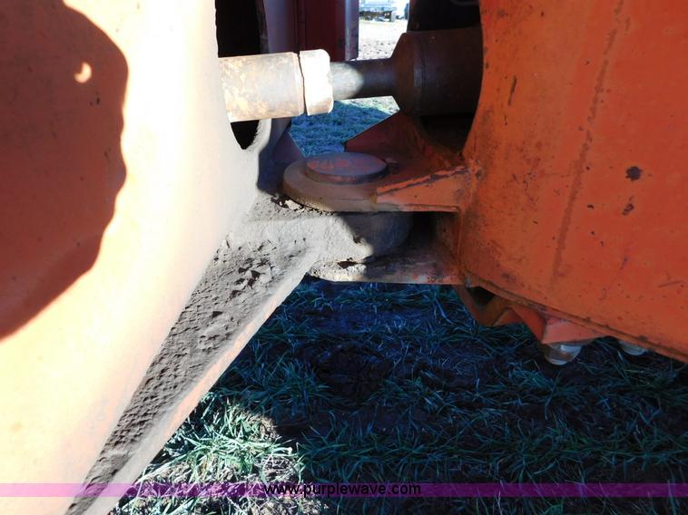 image for item J6836 1974 Massey-Ferguson 1505 4WD tractor