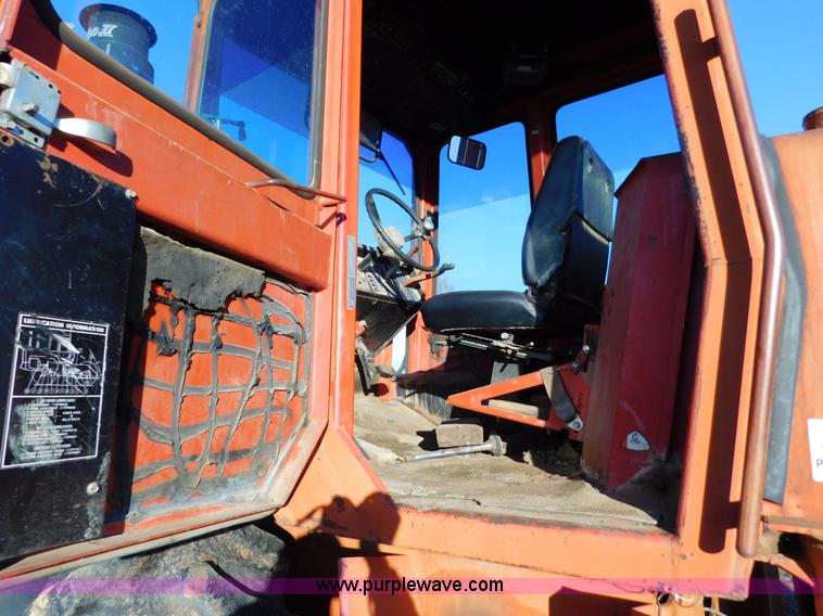 image for item J6836 1974 Massey-Ferguson 1505 4WD tractor