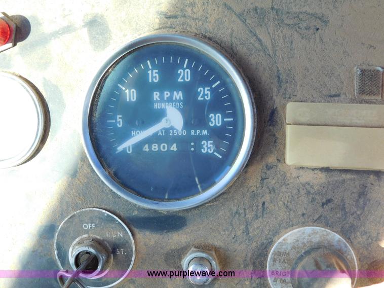 image for item J6836 1974 Massey-Ferguson 1505 4WD tractor