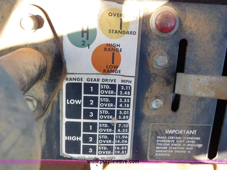 image for item J6836 1974 Massey-Ferguson 1505 4WD tractor