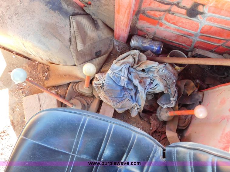 image for item J6836 1974 Massey-Ferguson 1505 4WD tractor