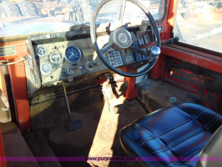 image for item J6836 1974 Massey-Ferguson 1505 4WD tractor