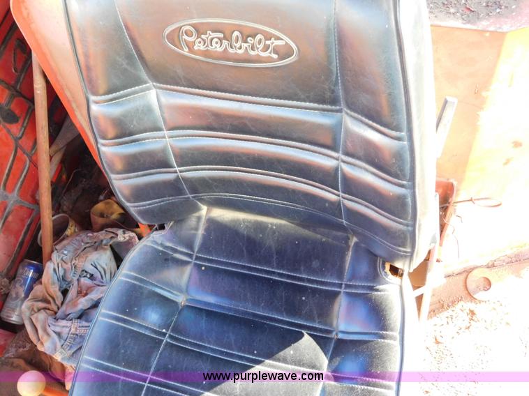 image for item J6836 1974 Massey-Ferguson 1505 4WD tractor