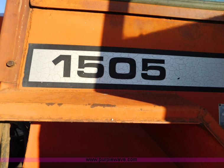 image for item J6836 1974 Massey-Ferguson 1505 4WD tractor