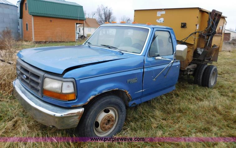 image for item J7452 1993 Ford F350 feed truck
